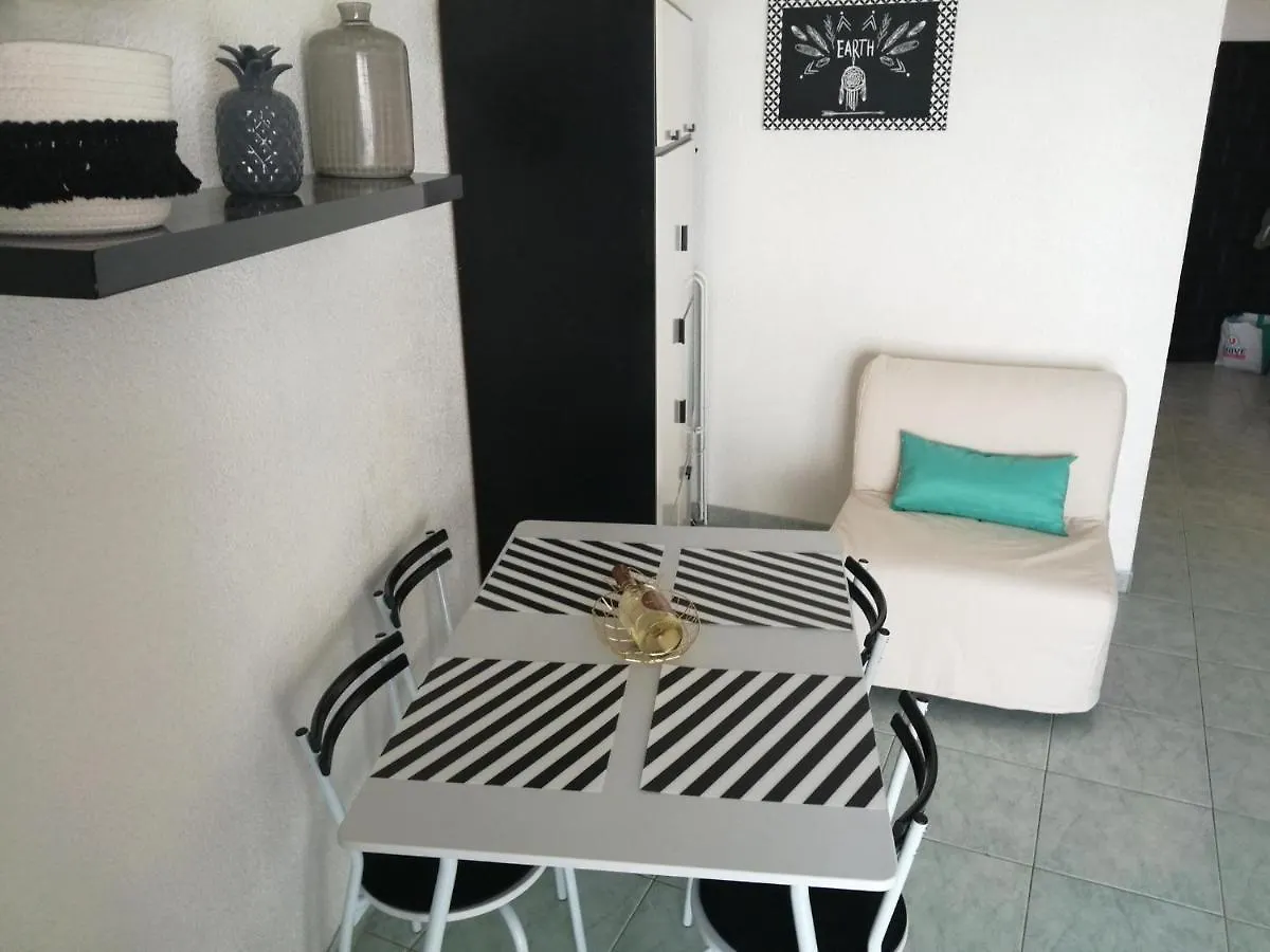 Apartment Joli Studio Bord De Mer, Clim, Balcon, Parking Prive Menton