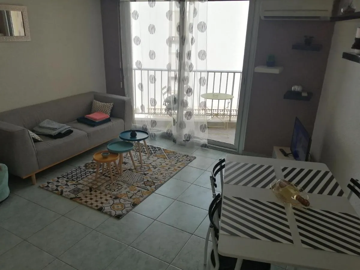 Joli Studio Bord De Mer, Clim, Balcon, Parking Prive Menton