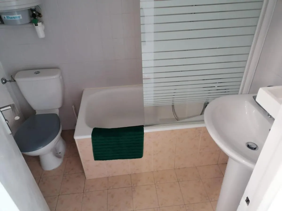 Apartment Joli Studio Bord De Mer, Clim, Balcon, Parking Prive Menton France