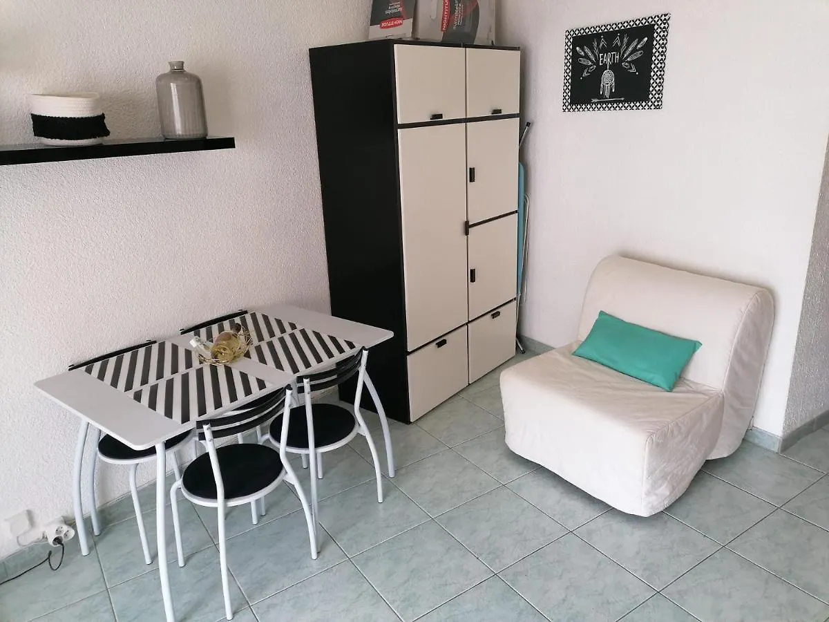Joli Studio Bord De Mer, Clim, Balcon, Parking Prive Menton Apartment