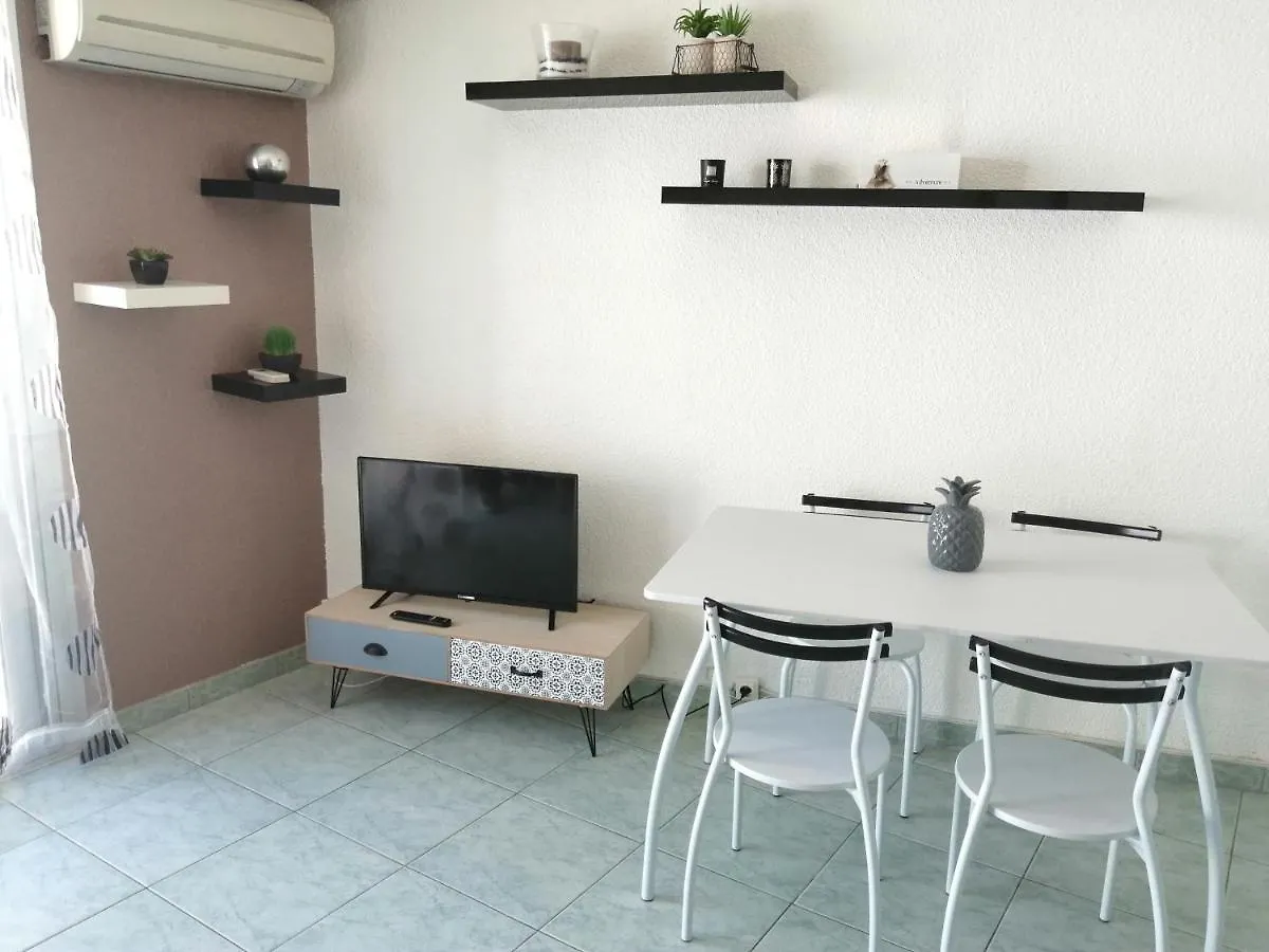 Apartment Joli Studio Bord De Mer, Clim, Balcon, Parking Prive Menton France
